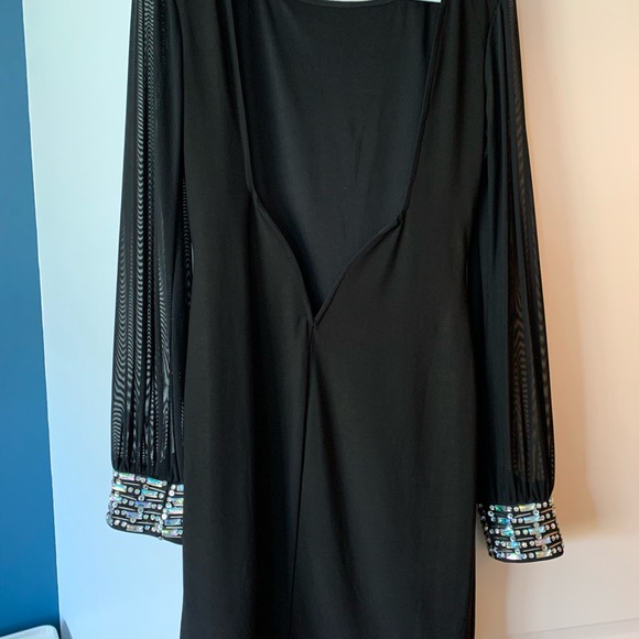 Formal light weight dress - Picture 5 of 8